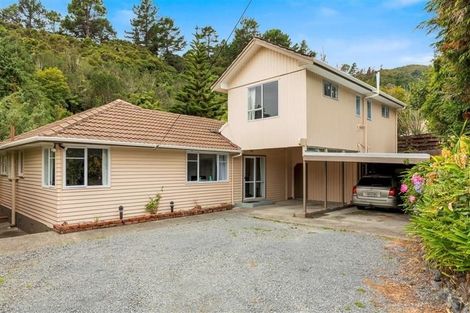 Photo of property in 71 Kamahi Street, Stokes Valley, Lower Hutt, 5019