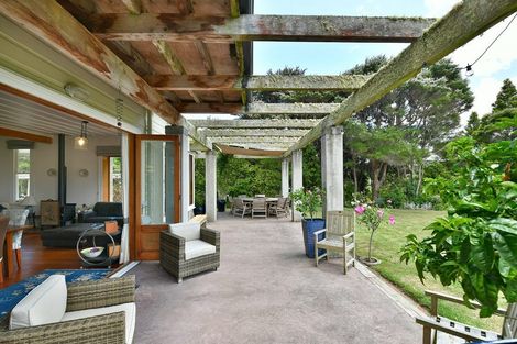 Photo of property in 33 Te Araroa Drive, Paremoremo, Auckland, 0632