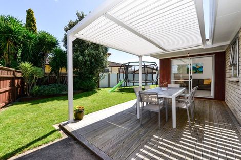 Photo of property in 102 Oakfield Crescent, Pukete, Hamilton, 3200