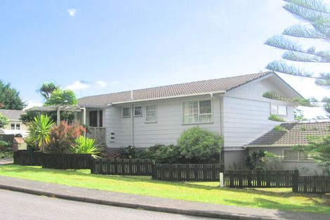 Photo of property in 41 Staincross Street, Green Bay, Auckland, 0604