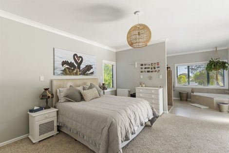 Photo of property in 128 Wairau Road, Oakura, 4314