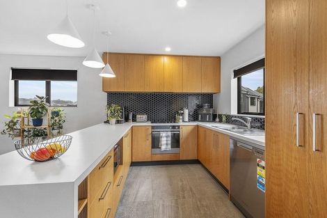 Photo of property in 16 Bee Lane, Whitby, Porirua, 5024