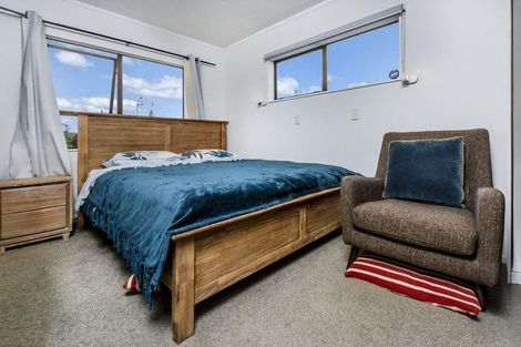 Photo of property in 2/7 Eskdale Road, Birkdale, Auckland, 0626