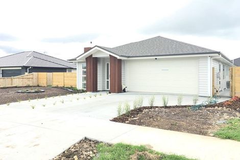 Photo of property in 7 Aporo Drive, Kumeu, 0810