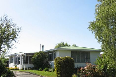 Photo of property in 28 Jenkins Avenue, Redwood, Christchurch, 8051