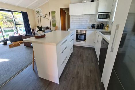 Photo of property in 96a Grand Vue Road, Kawaha Point, Rotorua, 3010