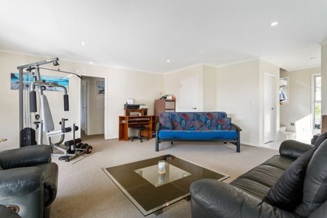 Photo of property in 100 Estuary View, Whangamata, 3620