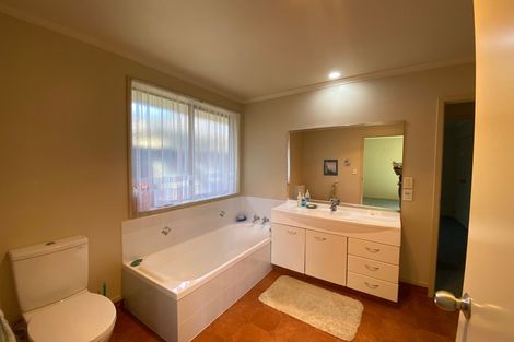 Photo of property in 1 Gardenia Close, Melville, Hamilton, 3206