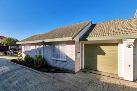 Photo of property in 11 Fulmar Way, Unsworth Heights, Auckland, 0632