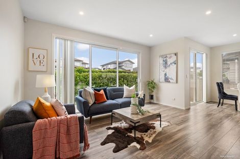 Photo of property in 10 Bine Crescent, Orewa, 0931