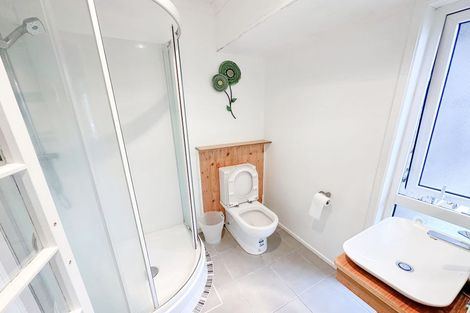 Photo of property in 5 Glenmore Road, Sunnyhills, Auckland, 2010