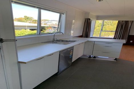 Photo of property in 17 Salamanca Road, Sunnynook, Auckland, 0620