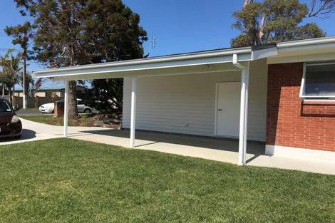 Photo of property in 126 Bleakhouse Road, Mellons Bay, Auckland, 2014