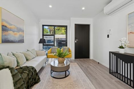 Photo of property in 2/12 William Street, Mangere East, Auckland, 2024