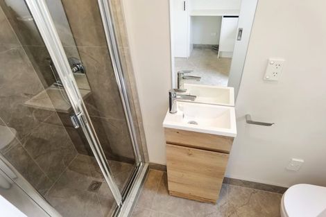 Photo of property in 2/27 Waitemata Road, Hauraki, Auckland, 0622