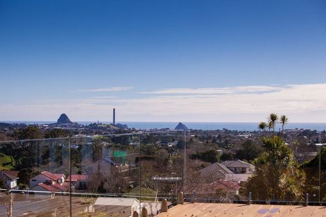 Photo of property in 41 Veale Road, Frankleigh Park, New Plymouth, 4371