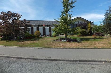 Photo of property in 25 Davidson Crescent, Hornby, Christchurch, 8042