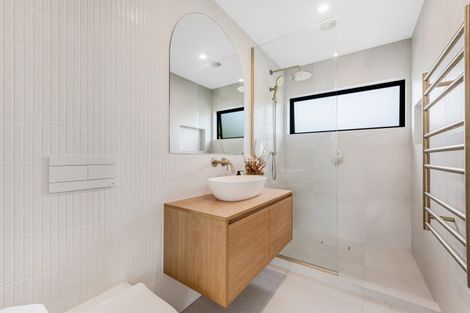 Photo of property in 25a Marvon Downs Avenue, Pakuranga Heights, Auckland, 2010