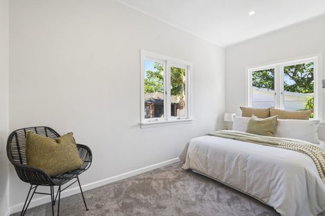 Photo of property in 2/180 Lake Road, Northcote, Auckland, 0627