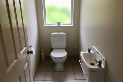 Photo of property in 10 Newry Close, East Tamaki Heights, Auckland, 2016