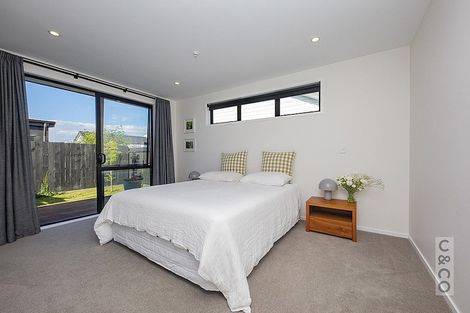 Photo of property in 37 Lumbarda Drive, Kumeu, 0810
