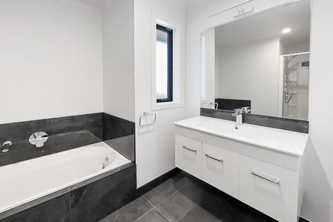 Photo of property in 11 Gibraltar Way, Fitzherbert, Palmerston North, 4410