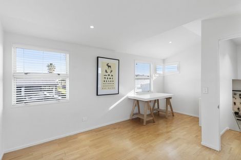 Photo of property in 1/2 Holiday Road, Milford, Auckland, 0620