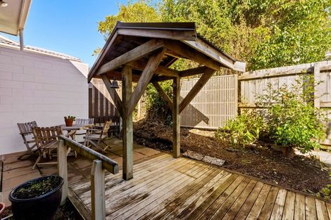 Photo of property in 2/63 Ocean View Road, Hillcrest, Auckland, 0627