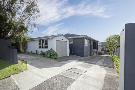 Photo of property in 8 Aquarius Lane, Langs Beach, 0582