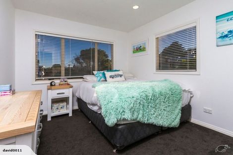 Photo of property in 2/25 Churchill Road, Murrays Bay, Auckland, 0630