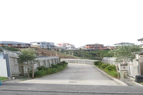 Photo of property in 5 Forbes Lane, Newlands, Wellington, 6037