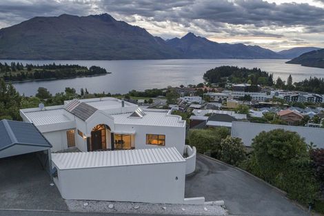 Photo of property in 5 Edinburgh Drive, Queenstown, 9300