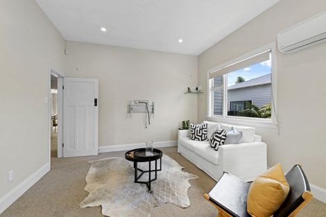 Photo of property in 124 Somerfield Street, Somerfield, Christchurch, 8024