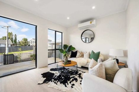 Photo of property in 1a Deering Place, Papatoetoe, Auckland, 2025