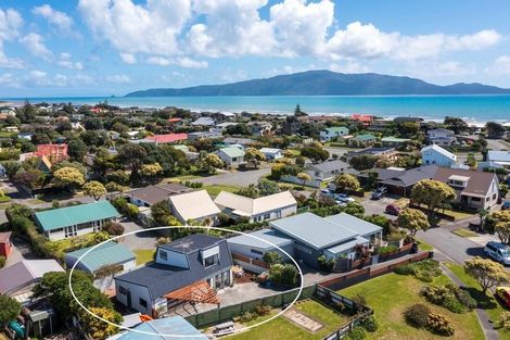 Photo of property in 6b Whitmore Grove, Waikanae Beach, Waikanae, 5036