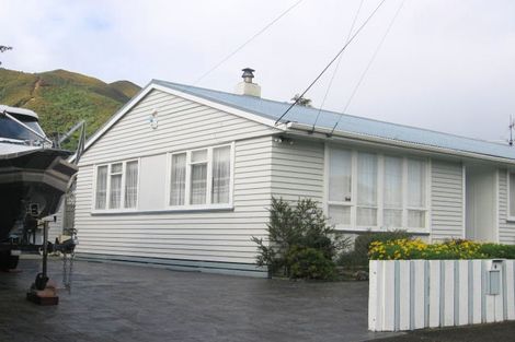 Photo of property in 9 Whakataki Grove, Waiwhetu, Lower Hutt, 5010
