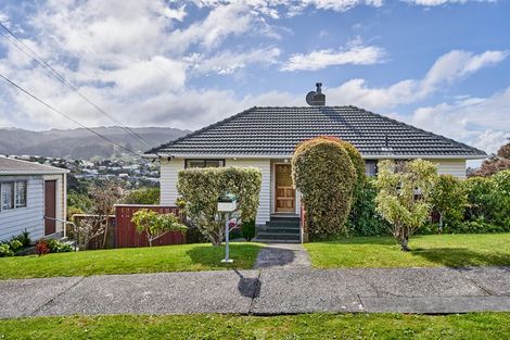 Photo of property in 2 Ryan Grove, Tawa, Wellington, 5028