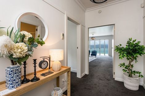 Photo of property in 116 Nevay Road, Karaka Bays, Wellington, 6022