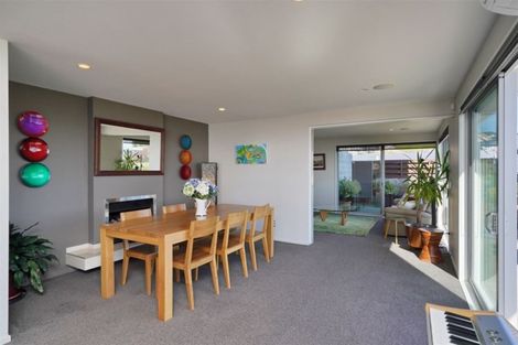 Photo of property in 5 Peregrine Close, Mount Pleasant, Christchurch, 8081
