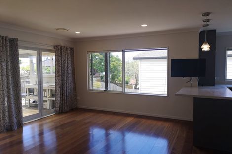 Photo of property in 7a Lyttelton Avenue, Forrest Hill, Auckland, 0620
