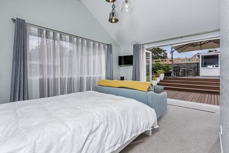 Photo of property in 80 Weatherly Road, Torbay, Auckland, 0630