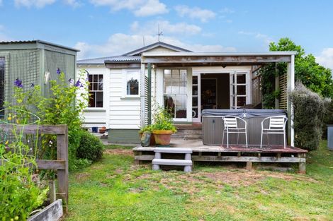 Photo of property in 3 Atkinson Street, Woodville, 4920