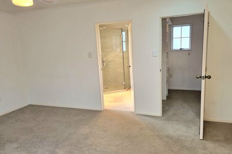 Photo of property in 3a Leiden Place, Totara Vale, Auckland, 0629