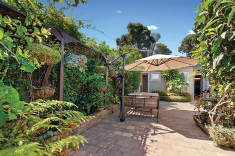 Photo of property in 2/31 Manly Esplanade, Browns Bay, Auckland, 0630