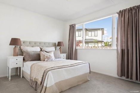 Photo of property in 1c Kuaka Place, New Lynn, Auckland, 0600