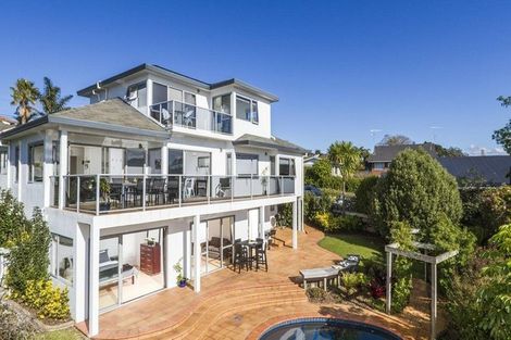 Photo of property in 18 Beechwood Road, Rothesay Bay, Auckland, 0630