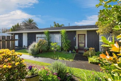 Photo of property in 4/109a Te Atatu Road, Te Atatu South, Auckland, 0610