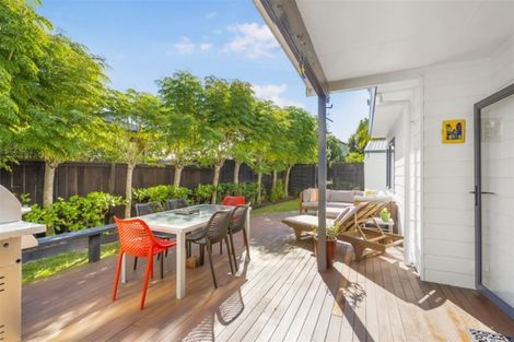 Photo of property in 2/8 Phillip Parade, Forrest Hill, Auckland, 0620