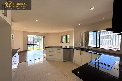 Photo of property in 5 Queen Natalie Place, Massey, Auckland, 0614