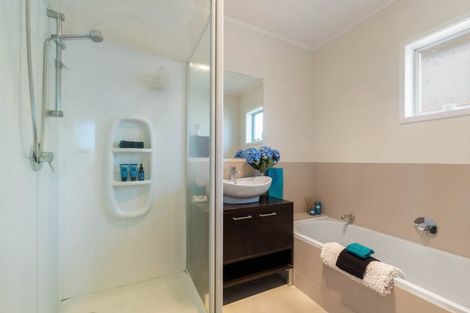 Photo of property in 2 April Place, Red Hill, Papakura, 2110